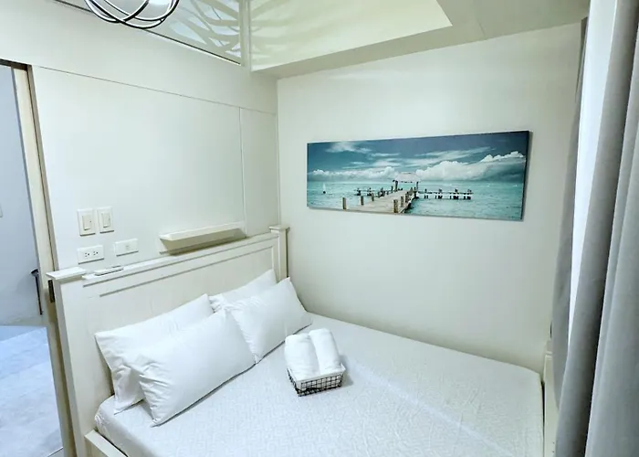 The Grove 1 Bedroom Earthy Staycation With Skyline Balcony *
