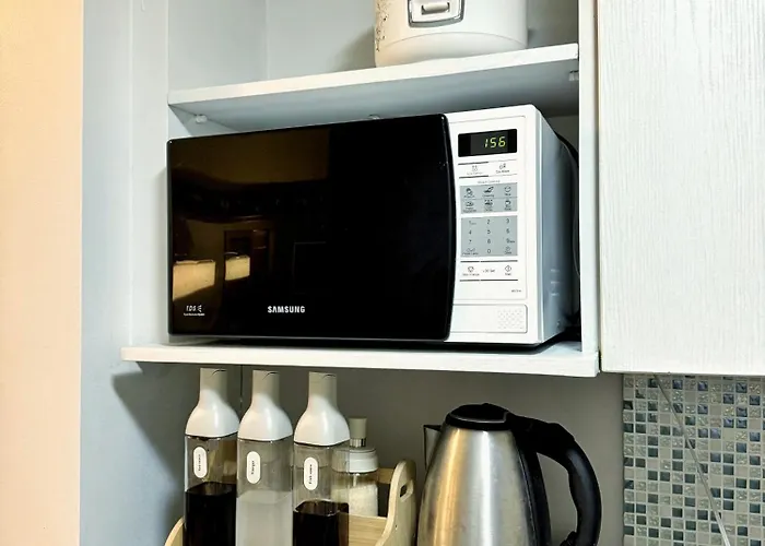 The Grove 1 Bedroom Earthy Staycation With Skyline Balcony *