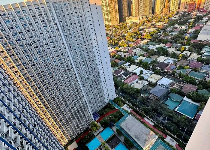 The Grove 1 Bedroom Earthy Staycation With Skyline Balcony Manila